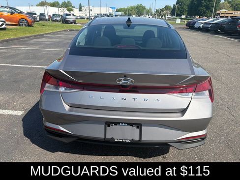 Used 2022 Hyundai Elantra SEL FWD image 5