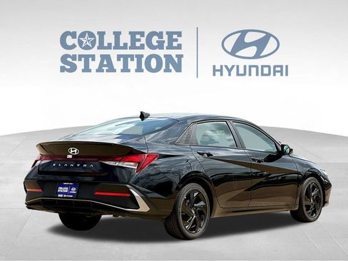 Used 2026 Hyundai Elantra Sport FWD image 10