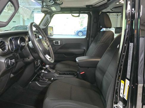 Used 2019 Jeep Wrangler Unlimited Sahara image 24