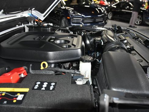 Used 2025 Jeep Wrangler Unlimited Sahara w/ Safety Group AWD/4WD image 23