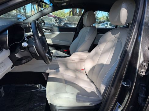 Used 2025 Genesis G70 2.5T image 30