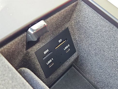 Certified 2025 Porsche Macan image 20