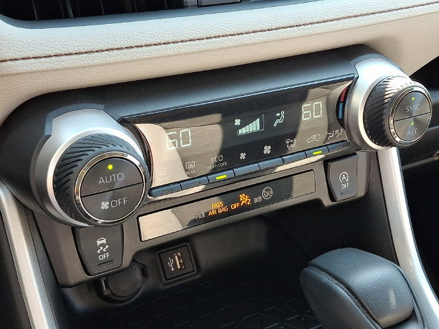 Used 2025 Toyota RAV4 XLE AWD/4WD image 17