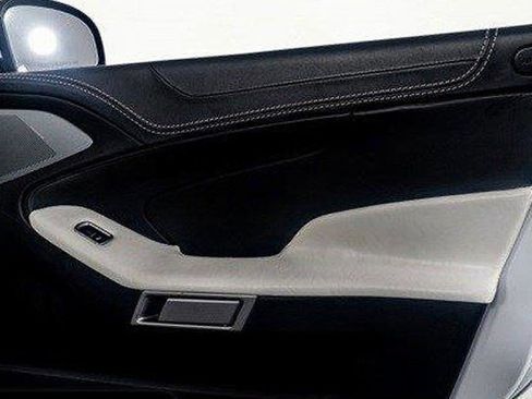 Used 2017 Aston Martin Vanquish S image 36