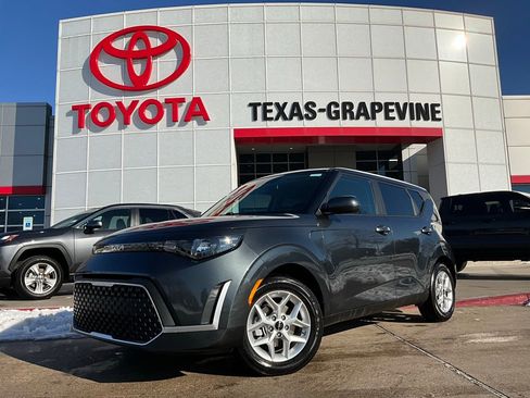 Used 2025 Kia Soul LX w/ LX Technology Package image 2