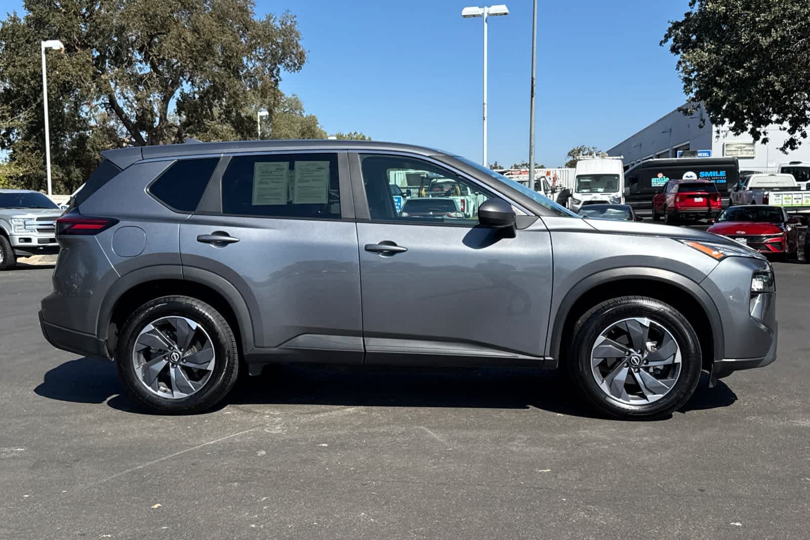 Used 2025 Nissan Rogue SV FWD image 8