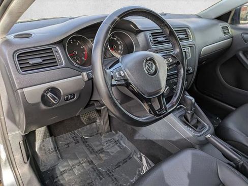 Used 2017 Volkswagen Jetta SE image 10