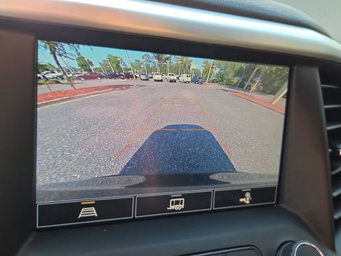 Certified 2023 GMC Acadia SLE w/ Driver Convenience Package FWD image 19