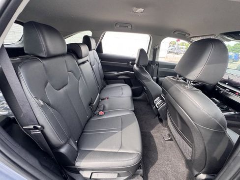New 2025 Kia Sorento S image 12