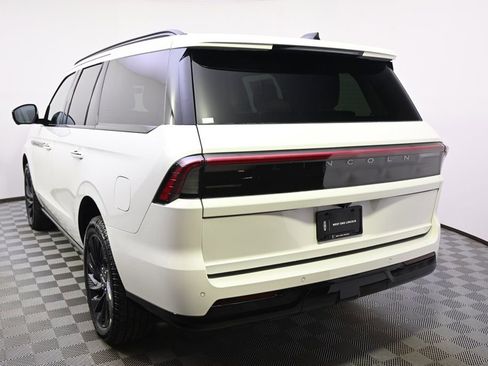 New 2026 Lincoln Navigator Reserve w/ Jet Appearance Package AWD/4WD image 4