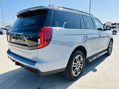 Used 2025 Ford Expedition Active AWD/4WD image 47