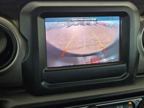 Used 2018 Jeep Wrangler Unlimited Sport S image 13