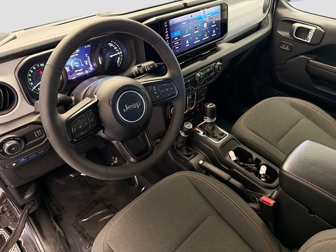 Used 2024 Jeep Wrangler Unlimited w/ Convenience Group AWD/4WD image 7