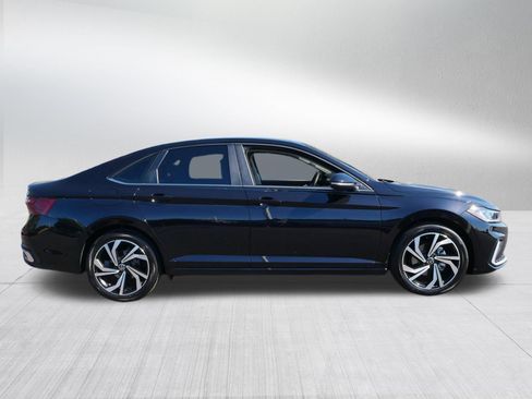 Used 2025 Volkswagen Jetta SEL FWD image 8