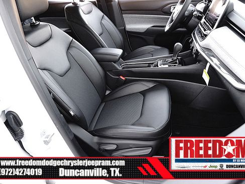 New 2026 Jeep Compass Latitude image 15