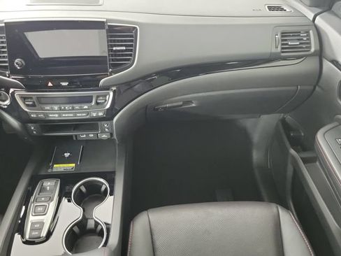 Used 2024 Honda Passport Black Edition image 13