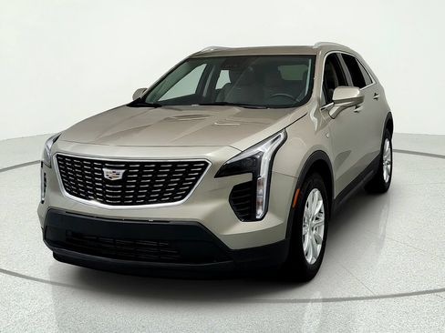 Certified 2023 Cadillac XT4 Luxury w/ Cold Weather Package AWD/4WD image 8