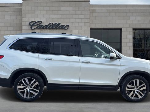 Used 2017 Honda Pilot Elite image 2