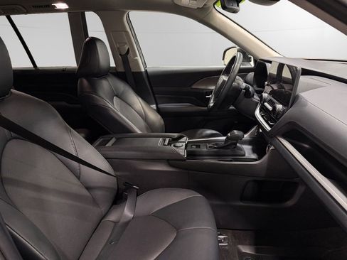 Used 2024 Toyota Grand Highlander AWD Hybrid image 14