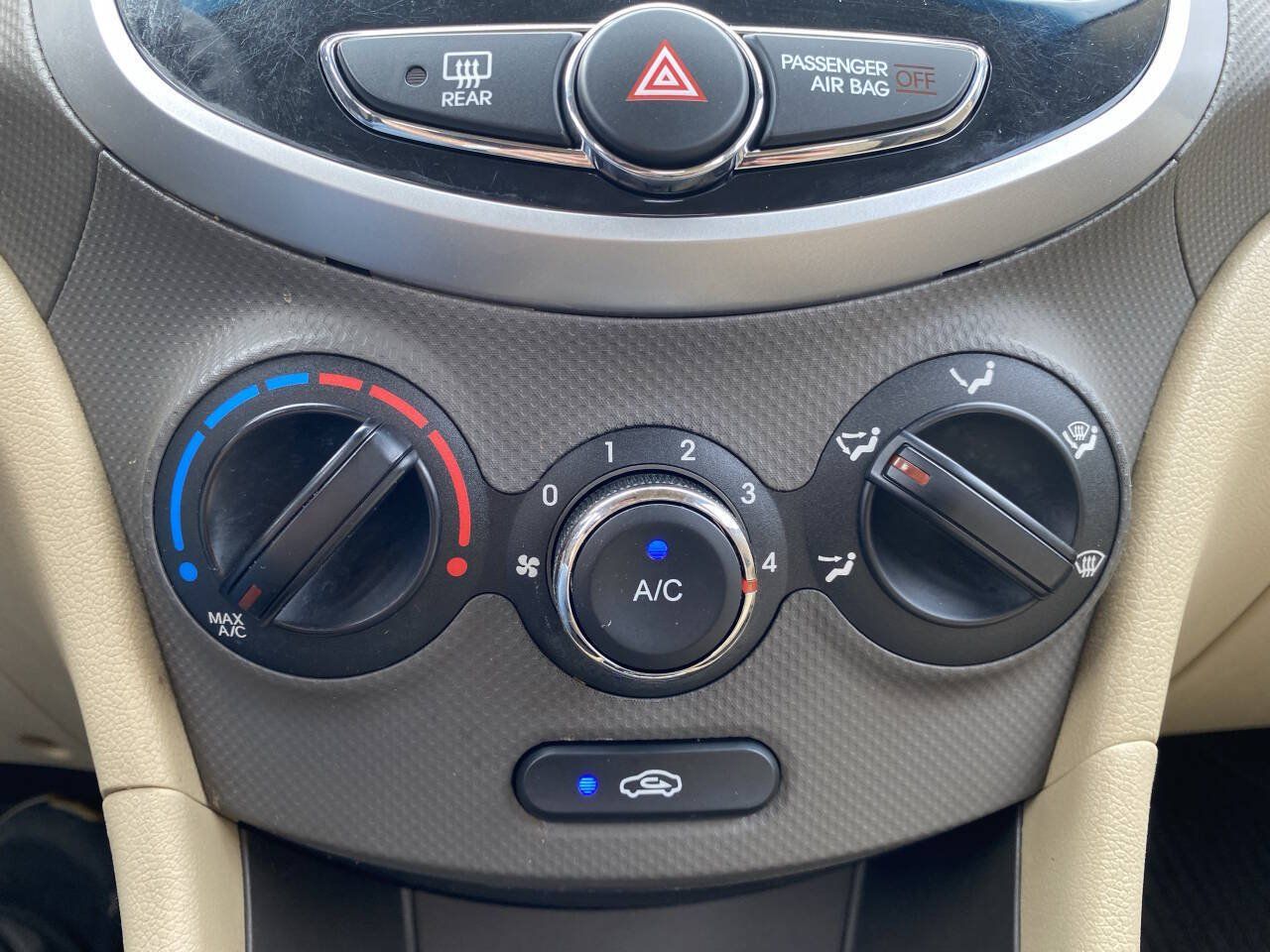 Used 2014 Hyundai Accent GLS w/ Option Group 2 FWD image 28