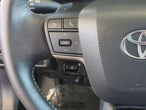 Used 2025 Toyota Camry SE FWD image 12