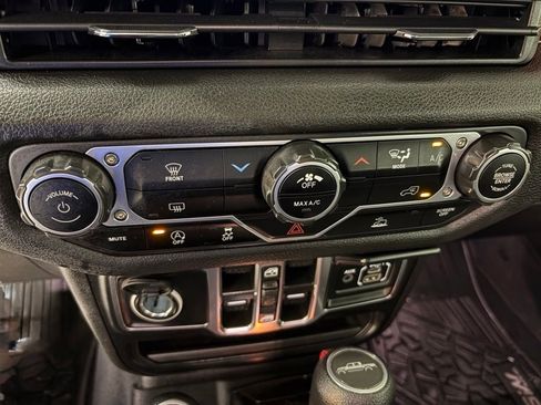 Used 2024 Jeep Gladiator Sport AWD/4WD image 26