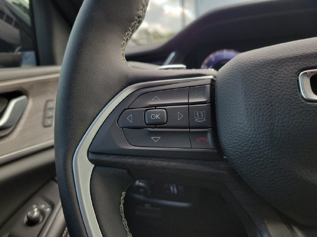 Certified 2024 Jeep Grand Cherokee Limited w/ Black Appearance Package AWD/4WD image 26