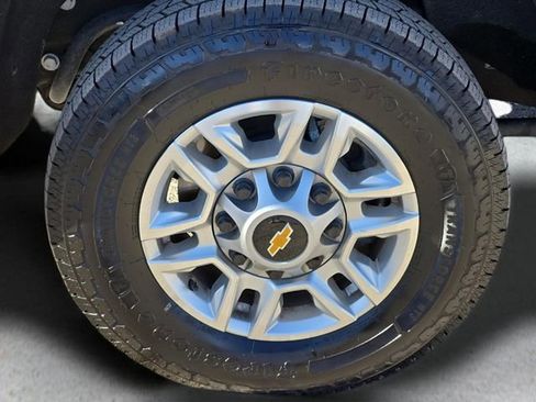 Used 2025 Chevrolet Silverado 1500 LT image 8