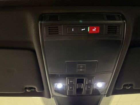 Used 2022 Volkswagen Tiguan SE R-Line image 21