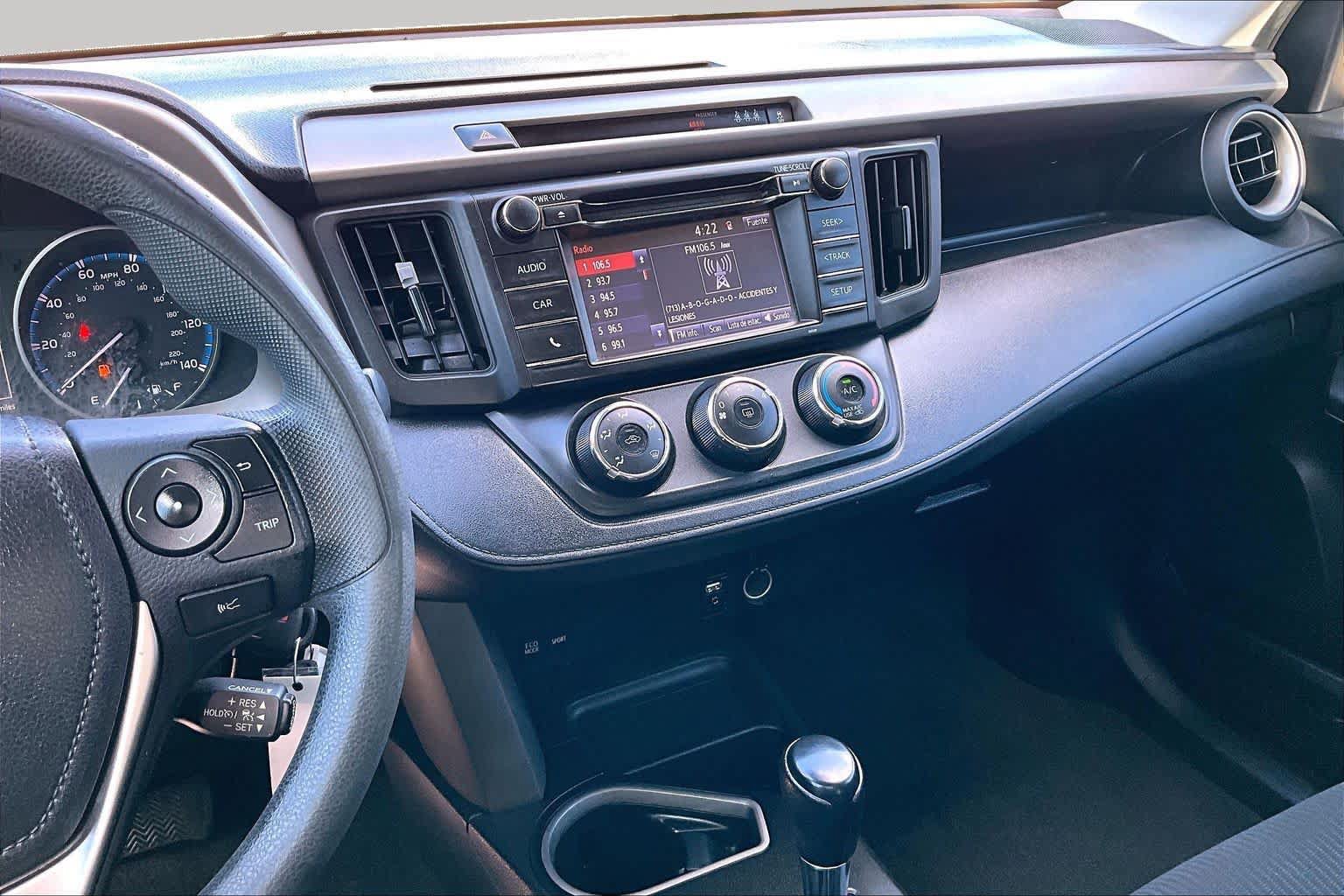 Used 2017 Toyota RAV4 LE FWD image 7