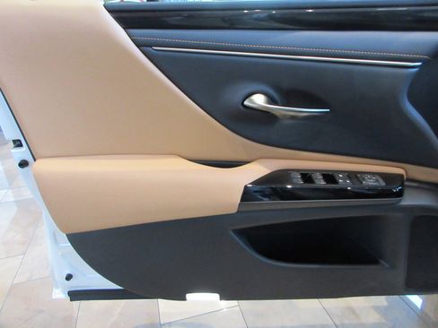 New 2025 Lexus ES 350 image 24