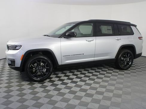 New 2025 Jeep Grand Cherokee L Limited w/ Trailer Tow Package image 2