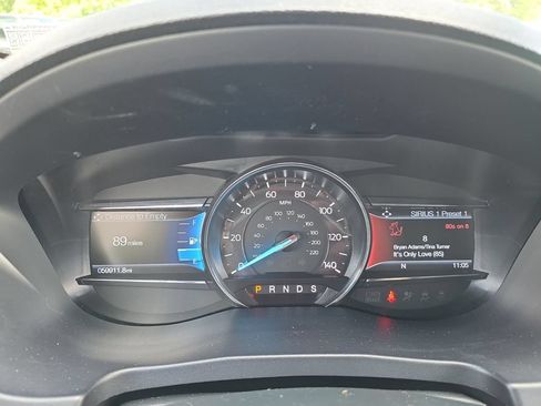 Used 2019 Ford Explorer XLT w/ Equipment Group 202A AWD/4WD image 16