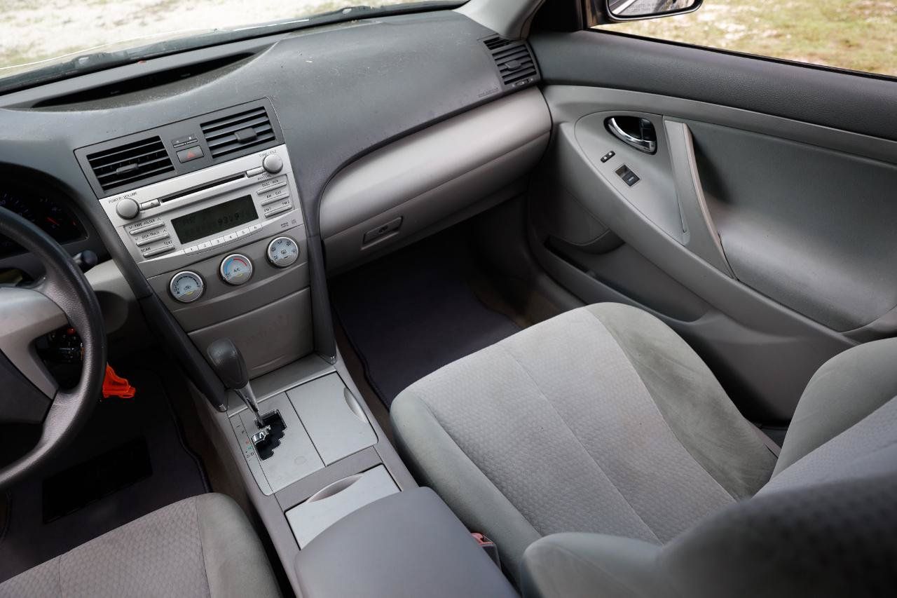Used 2011 Toyota Camry LE FWD image 21