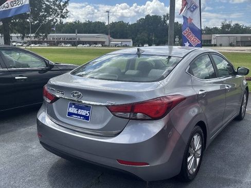 Used 2015 Hyundai Elantra SE w/ Option Group 02 FWD image 6