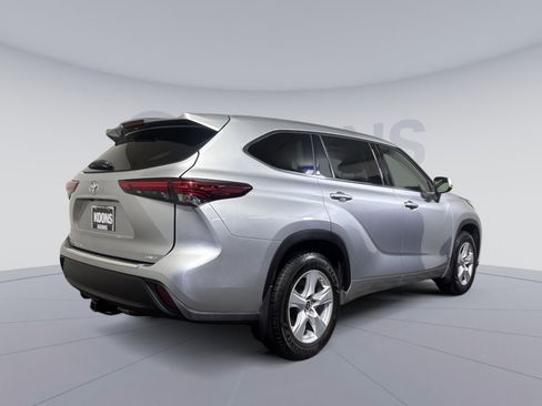Used 2020 Toyota Highlander L image 7