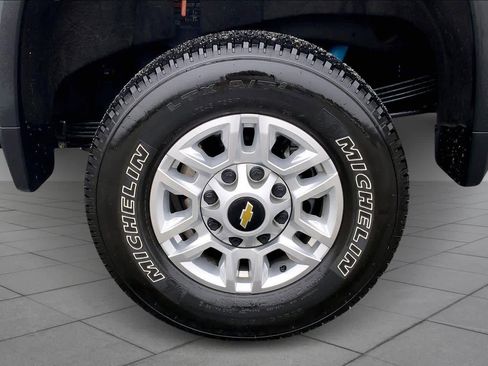 Used 2022 Chevrolet Silverado 2500 LT w/ Convenience Package image 11