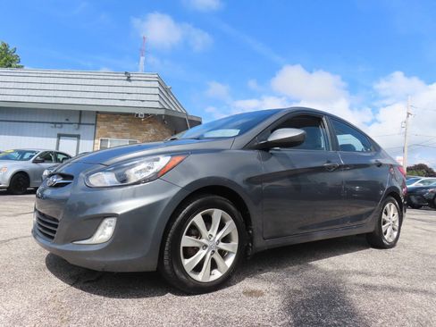 Used 2013 Hyundai Accent GLS w/ Premium Pkg FWD image 4