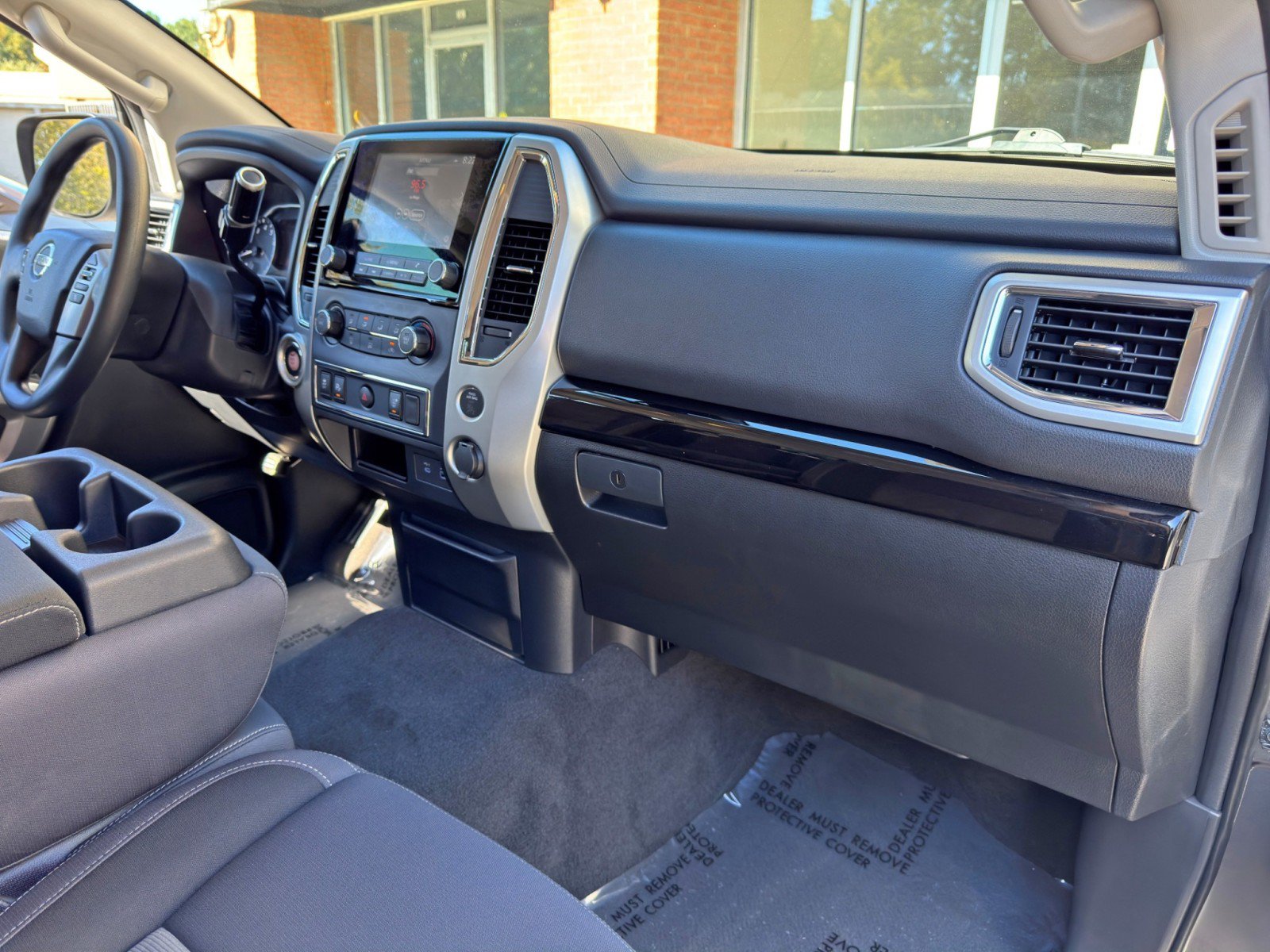 Used 2021 Nissan Titan SV RWD image 12