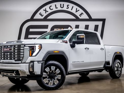 Used 2024 GMC Sierra 2500 Denali w/ Denali Reserve Package AWD/4WD image 1