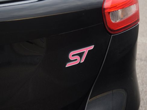 Used 2017 Ford Focus ST image 29