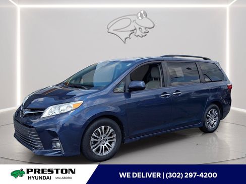 Used 2020 Toyota Sienna XLE Premium w/ Carpet Mat Package FWD image 1