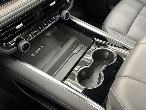 Used 2025 Chevrolet Tahoe Z71 w/ Comfort Package image 26