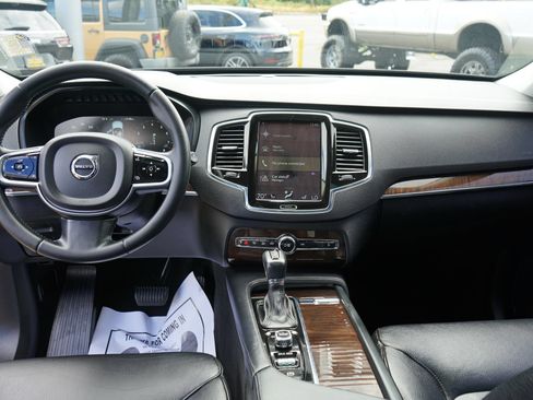 Used 2016 Volvo XC90 T6 Momentum w/ Momentum Plus Package AWD/4WD image 18