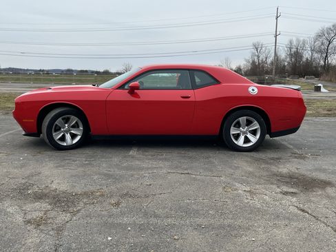 Used 2023 Dodge Challenger SXT image 4