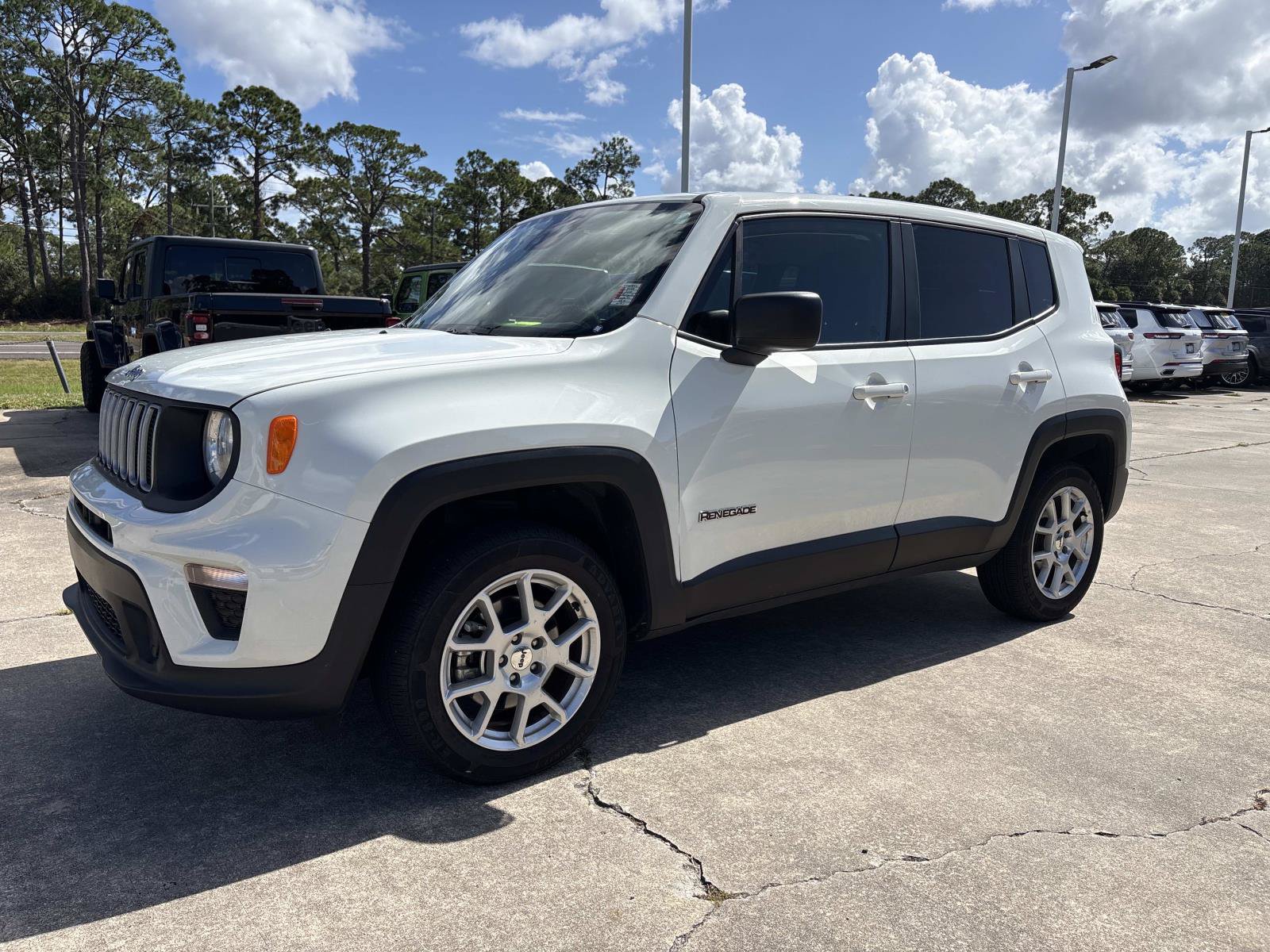 Certified 2023 Jeep Renegade Latitude AWD/4WD image 7