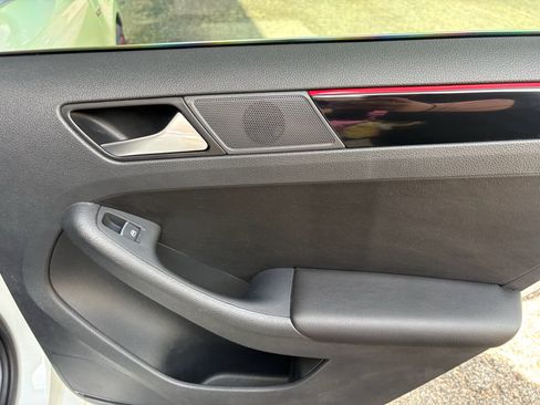 Used 2017 Volkswagen Jetta GLI FWD image 25