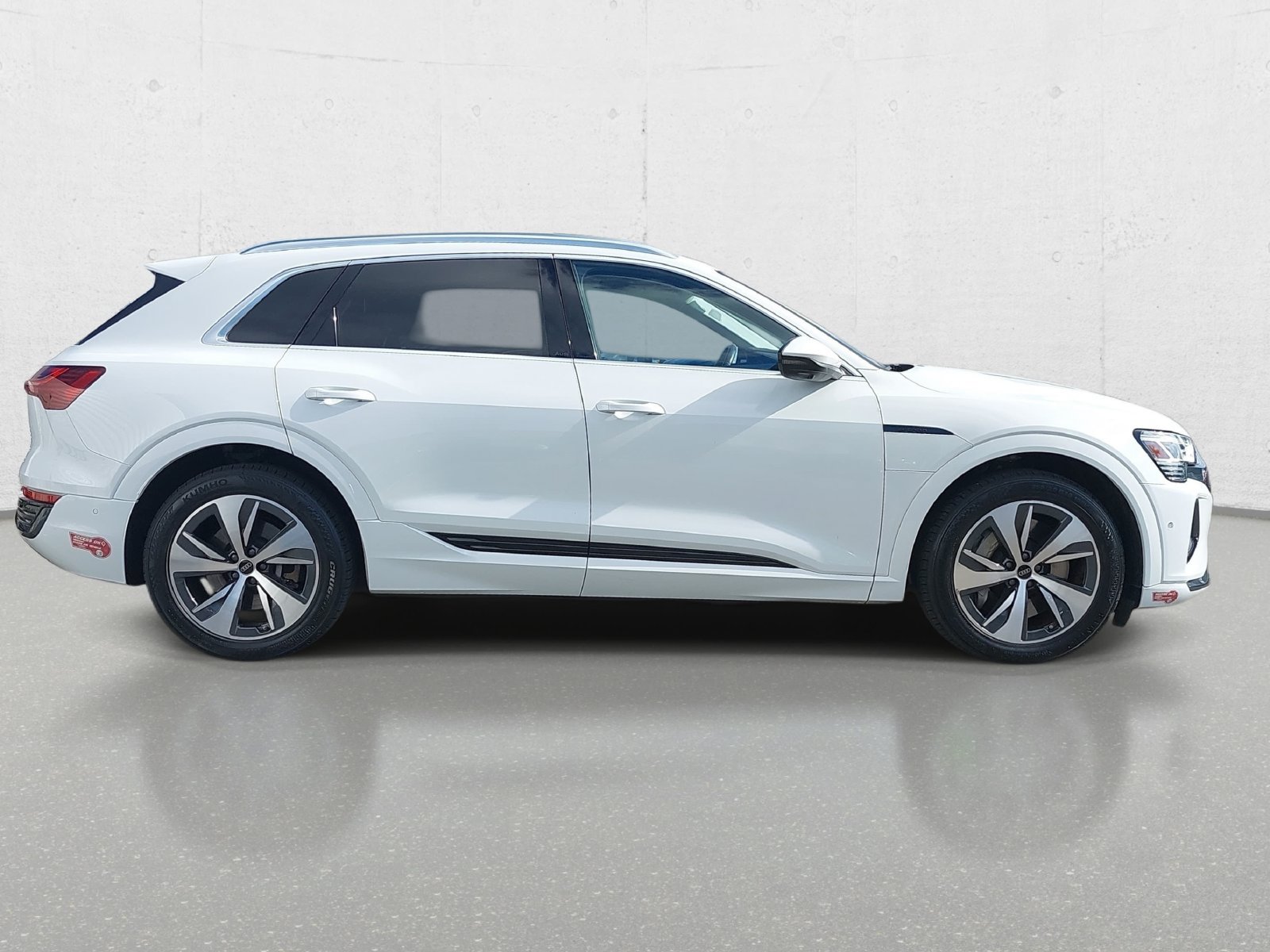 Used 2024 Audi Q8 e-tron Premium Plus AWD/4WD image 4