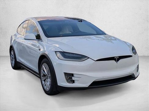 Used 2018 Tesla Model X 75D AWD/4WD image 3