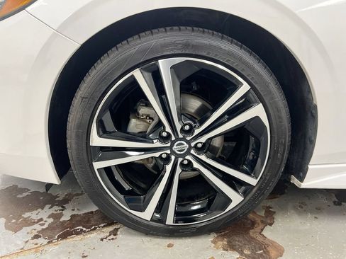 Used 2022 Nissan Sentra SR w/ Electronics Package FWD image 26